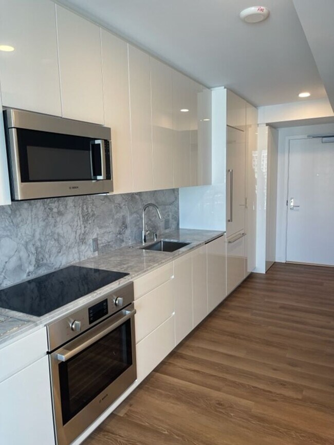 Building Photo - Aalii High Floor 1 bedrrom, 1 bath, 1 parking