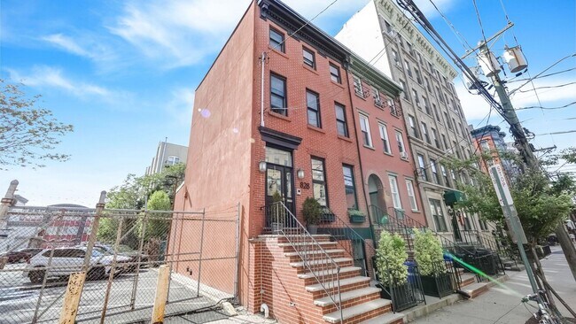 Foto del edificio - 828 Willow Ave