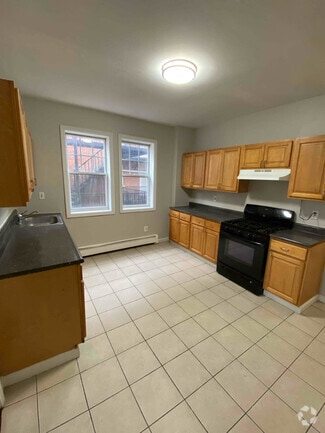 Building Photo - 270 Sigourney St
