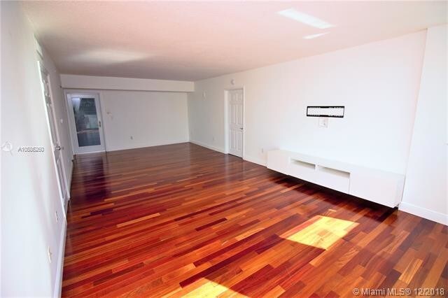 Building Photo - 7800 Collins Ave