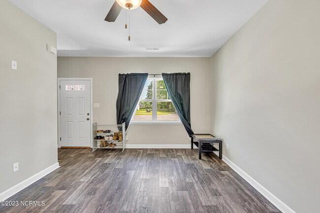 Building Photo - 14 Jaydn Dr W