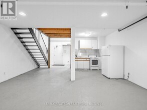 Building Photo - 221 Sterling Rd