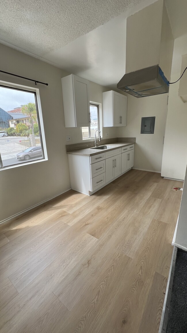 Kitchen - 926 S Lake St