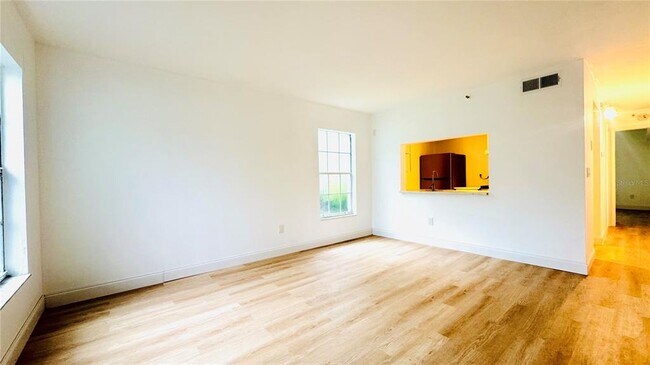 Foto del edificio - 7200 E Bank Dr