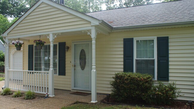 Building Photo - 102 Trivalon Ct