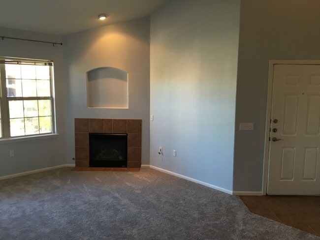 Building Photo - Beautiful Creekside at Parker Condominium!