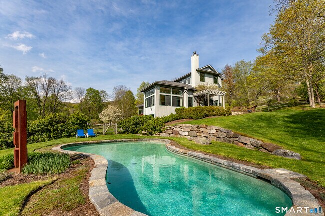 Building Photo - 16 Anderson Acres Rd
