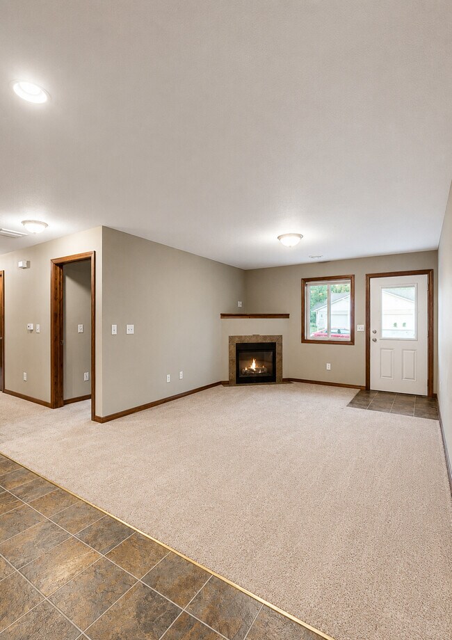 Foto del edificio - 6395 Prairie Cir S