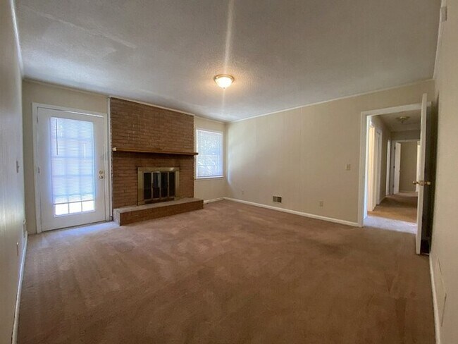 Foto del edificio - 100 Inway Drive, Columbia, SC 29223 3-bedr...
