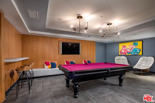 Building Photo - 750 S Oxford Ave