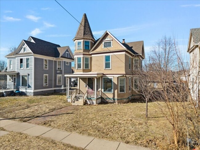 Building Photo - 1517 9th Ave