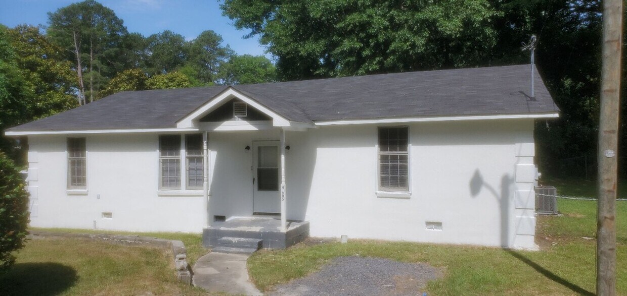 Building Photo - 3 Bedroom 2 Bath coming Soon