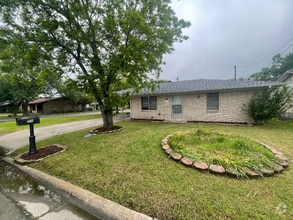 Building Photo - 1610 Dellis St