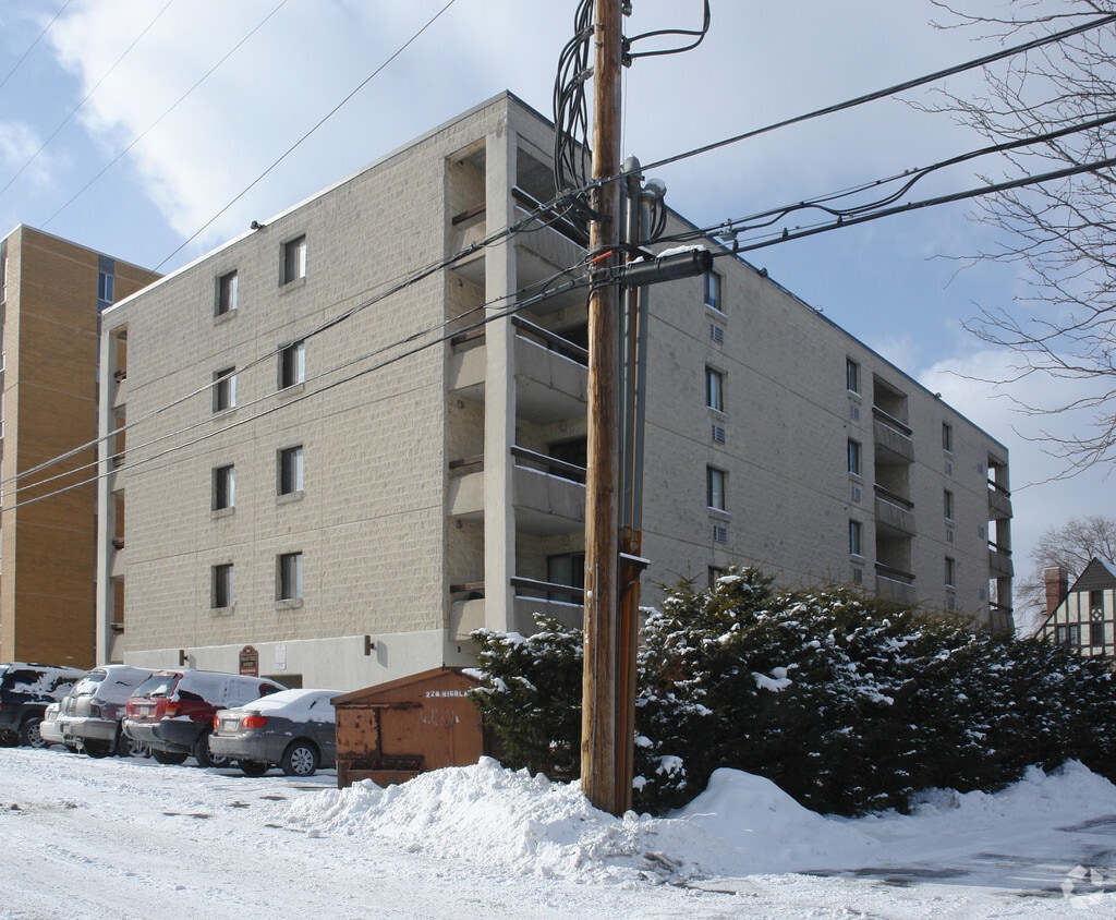Primary Photo - Highland Tower