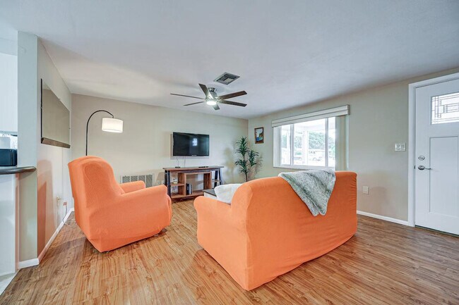 Building Photo - 7536 Topay Ln