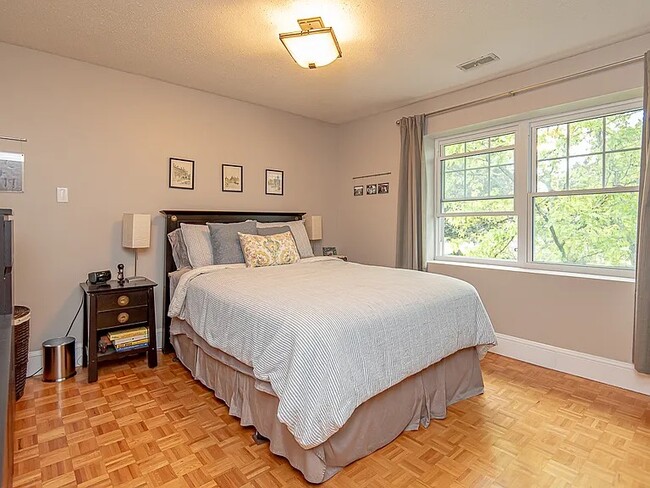 Photo du bâtiment - 875 Kingsmere Av