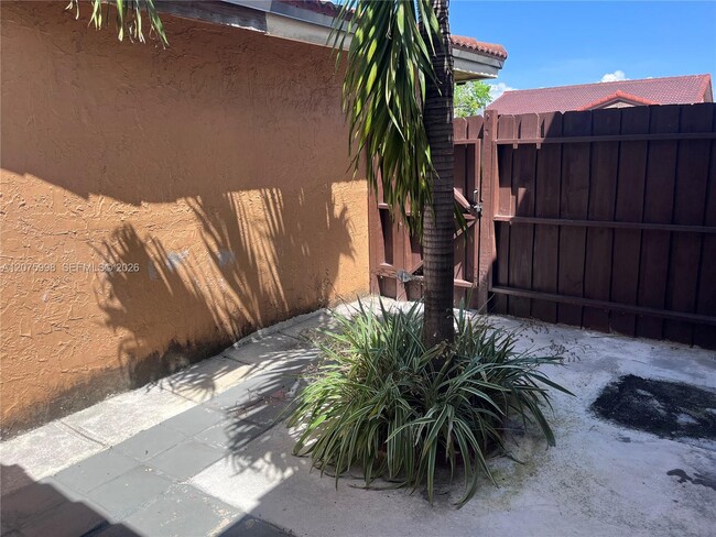 Building Photo - 1115 SW 136th Pl
