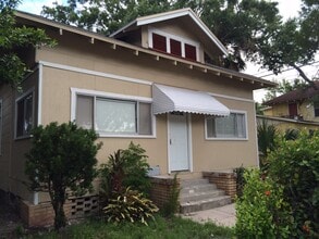 Building Photo - 1104 N Willow Ave