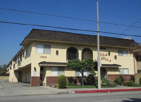 Building Photo - Villa La Jolla