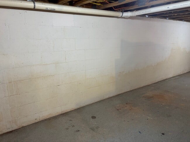 Building Photo - 710 Forest Dr