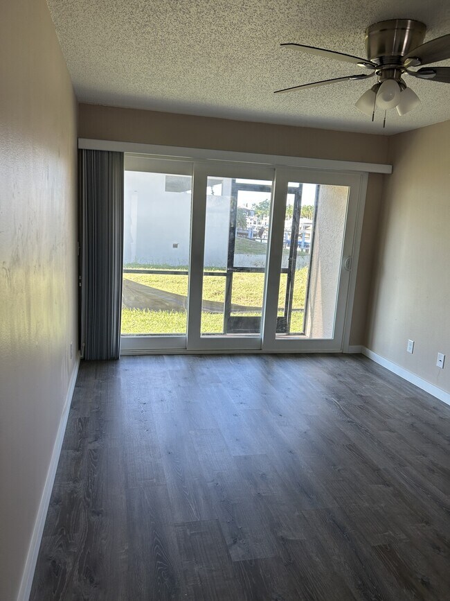 Building Photo - 2504 Magdalina Dr