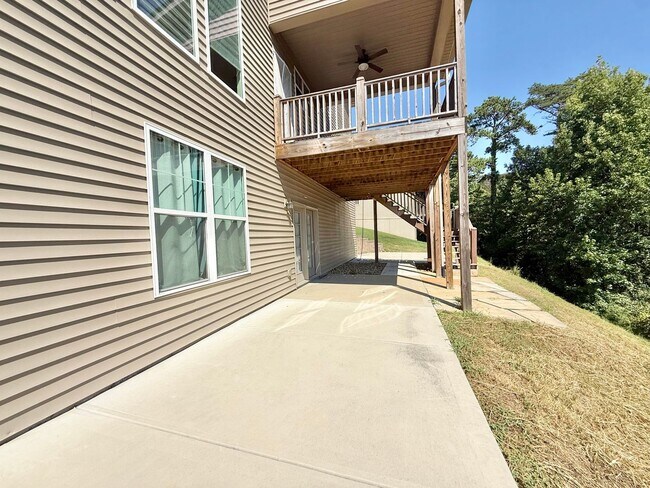 Foto del edificio - 516 Vivian Lee Ln