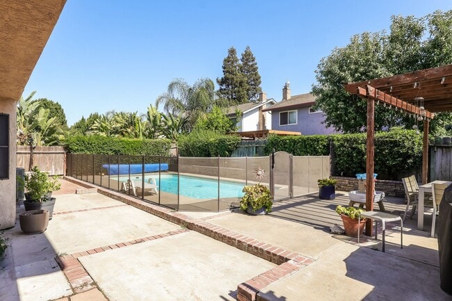 Building Photo - Corner Lot, In-ground Pool