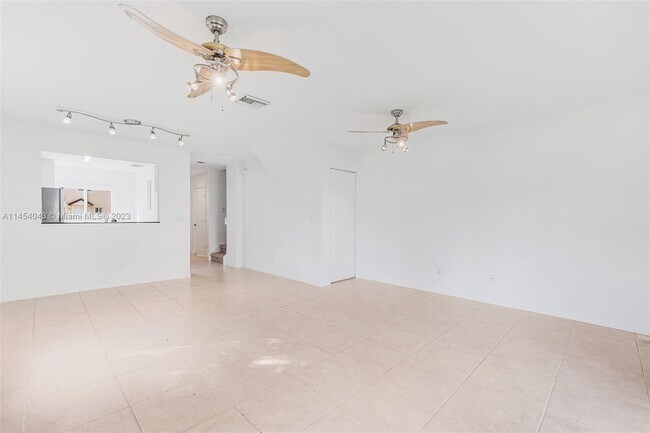 Foto del edificio - 6621 Winfield Blvd