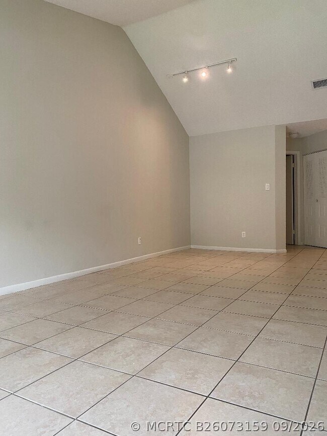 Building Photo - 1095 Coral Club Dr
