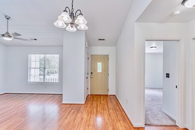 Foto del edificio - 125 Ashlan Woods Ct