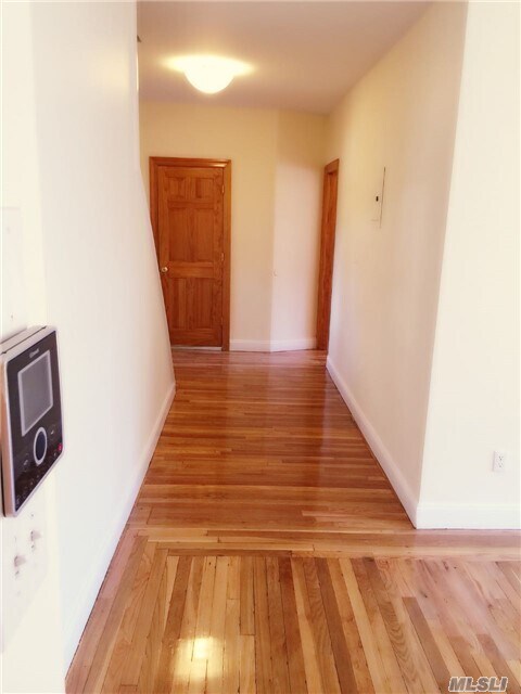 Foto del edificio - 39-09 210th St