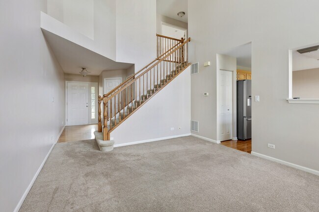 Building Photo - 573 Lancaster Dr