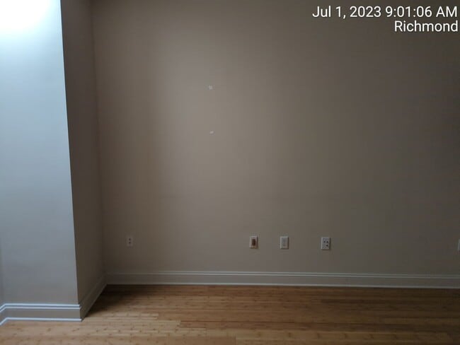 Building Photo - 1 bedroom condo with parking garage