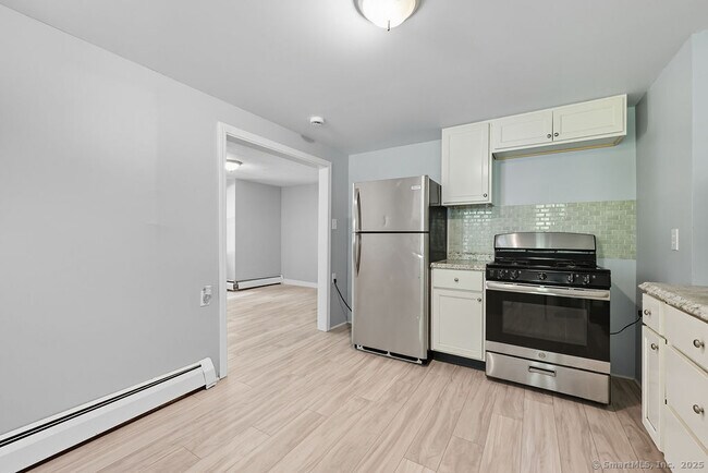 Building Photo - 61 Holabird Ave