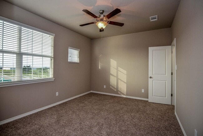 Building Photo - PRE-LEASE for August 2026!! 3 Bed/ 3.5 Bat...