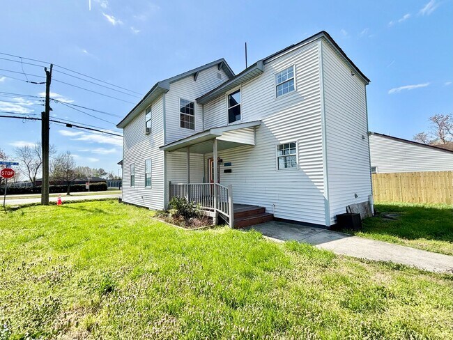 Foto del edificio - Charming 3 Bedroom Home in Norfolk