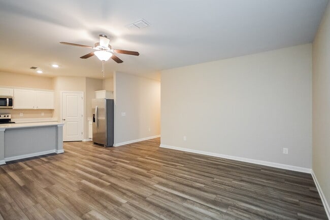 Building Photo - 590 Knightsbridge Ln