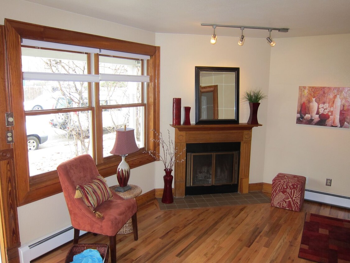 Foto principal - Sunny, Cozy 1 Bedroom Condo - Available fo...