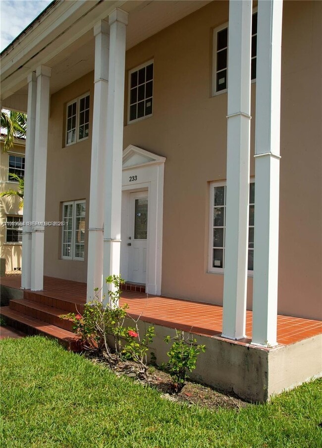 Building Photo - 233 Madeira Ave