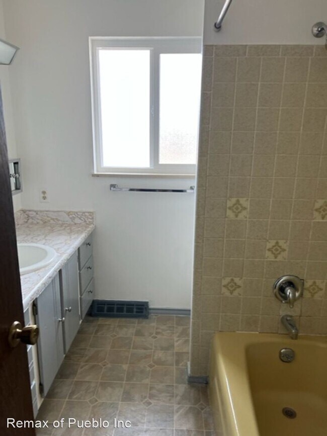 Building Photo - 2 br, 1 bath House - 923 s. Harmony Dr.