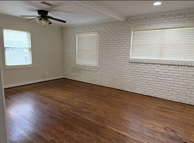 Foto del edificio - 1639 Ebony Ln