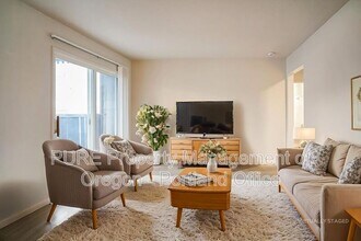 Building Photo - 760 Plymouth Dr NE