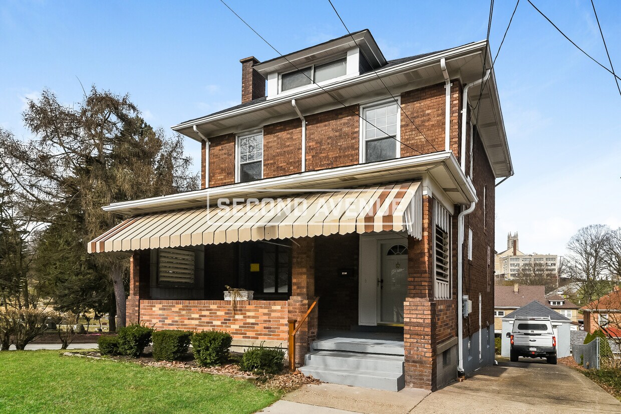 Primary Photo - 3340 Latonia Ave