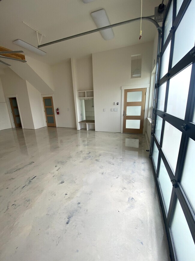 Building Photo - 613 Nikles Dr