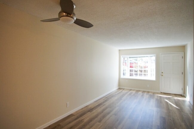 Building Photo - Irvington 1Bdr w/Patio Ready Late October!
