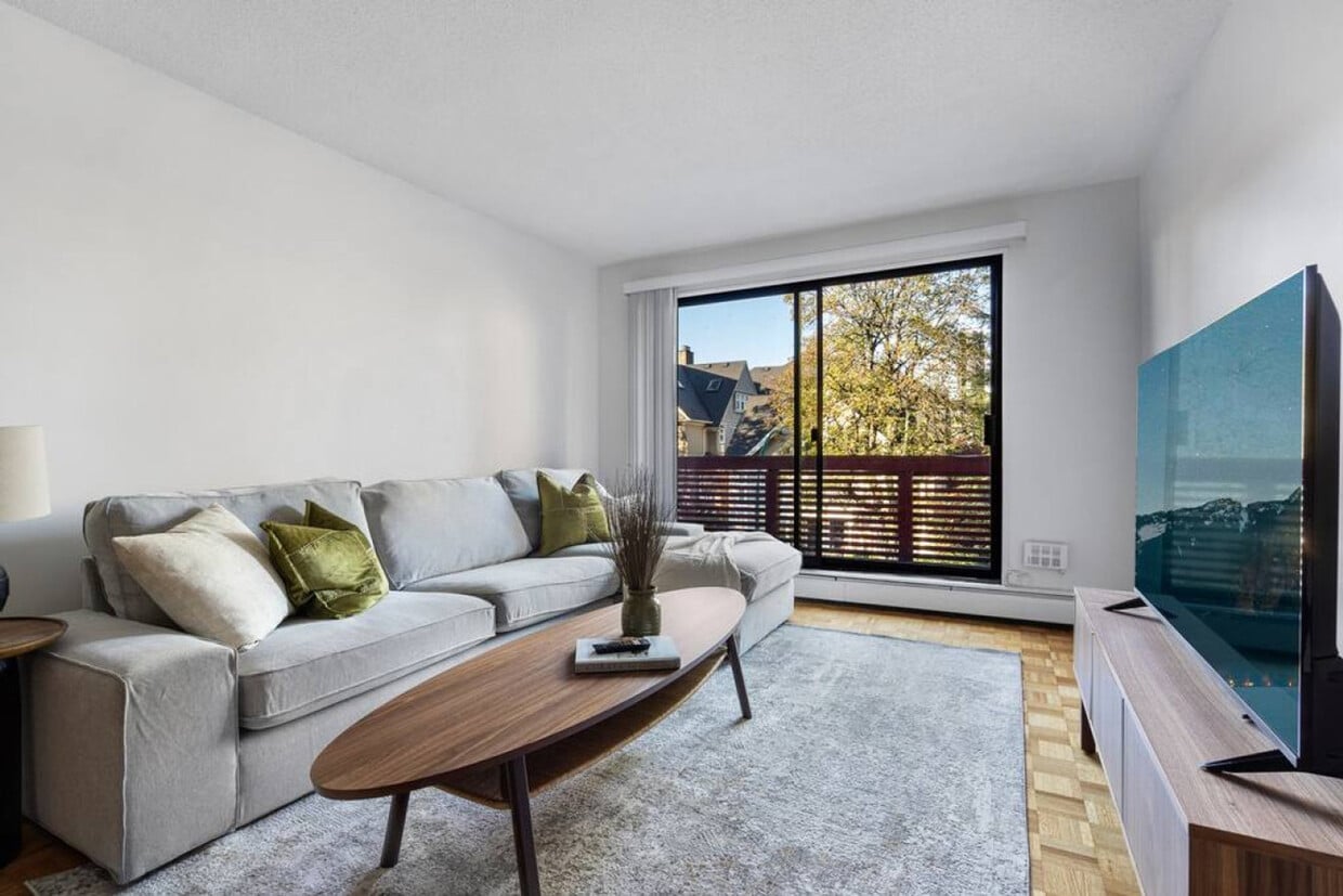 Photo principale - 1190 W 10th Ave