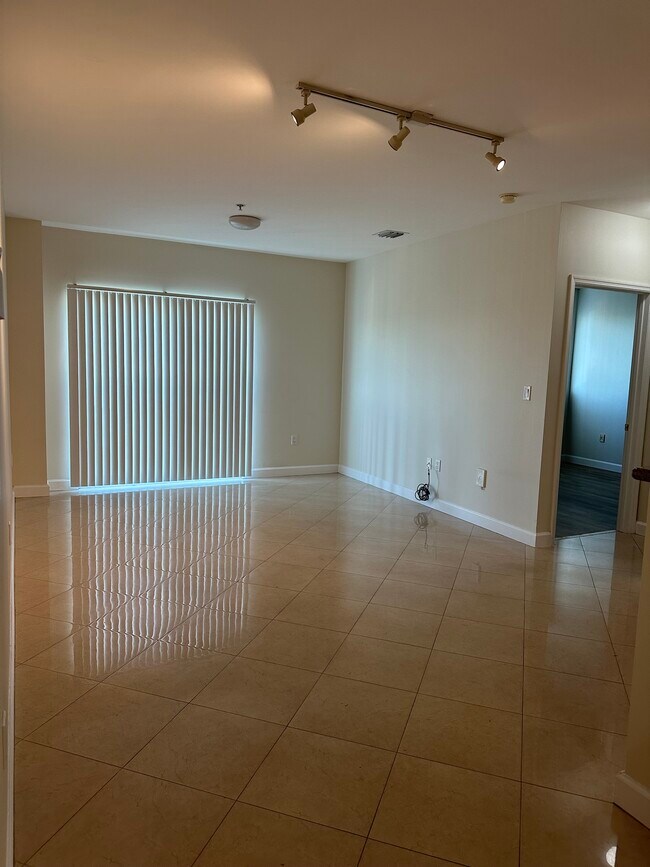 Foto del edificio - 2280 SW 32nd Ave