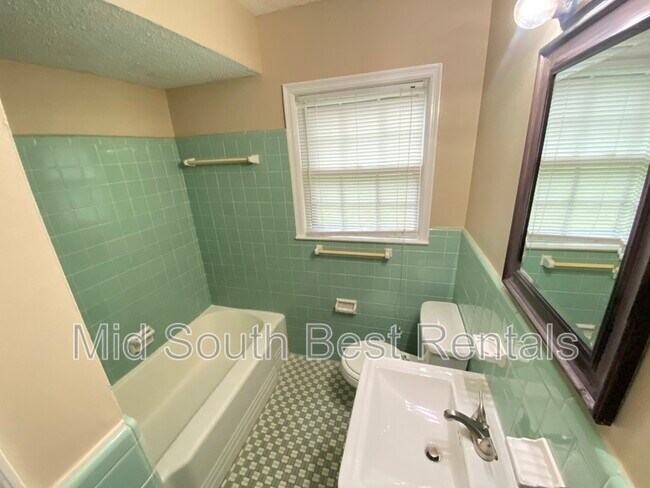 Building Photo - 4045 Spiegel Dr