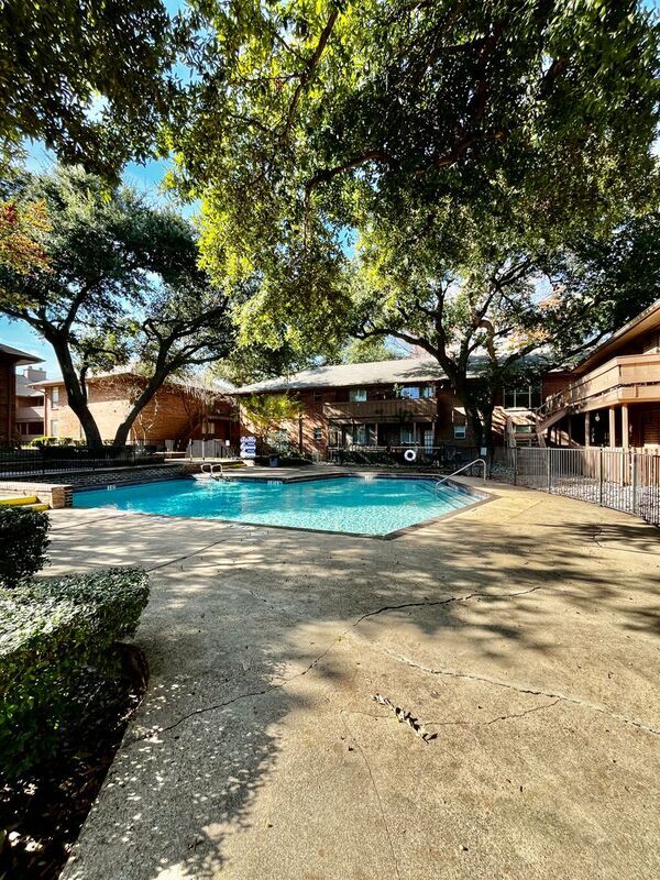 Primary Photo - 10562 High Hollows Dr