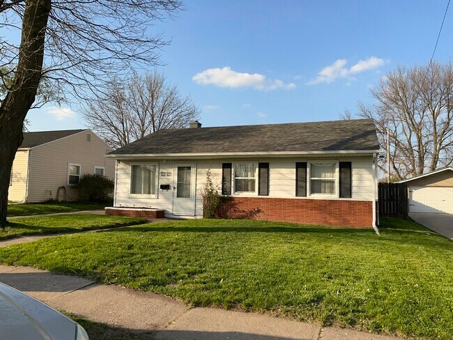 Building Photo - 3744 Keota Ave